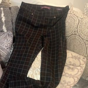 Gloria Vanderbilt pull on pant. Gently worn, size 14.